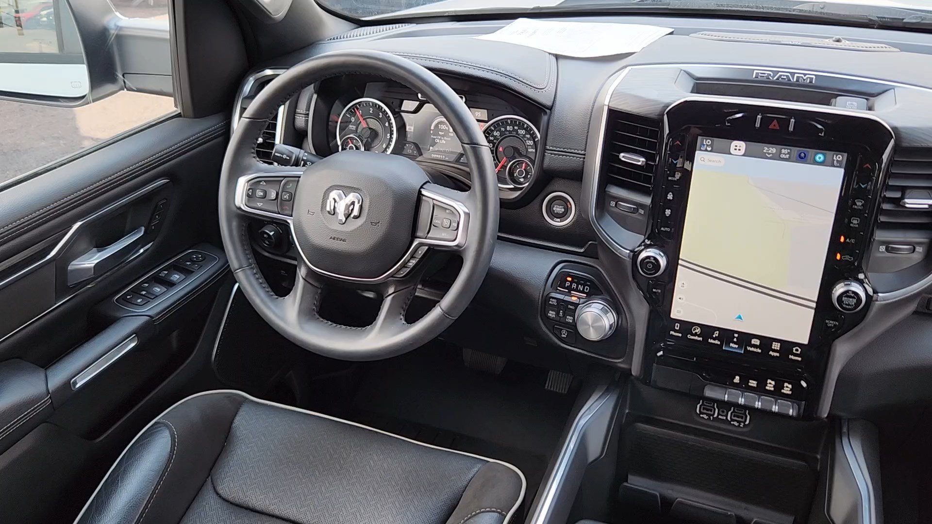 Used 2024 RAM 1500 Laramie AWD/4WD image 5