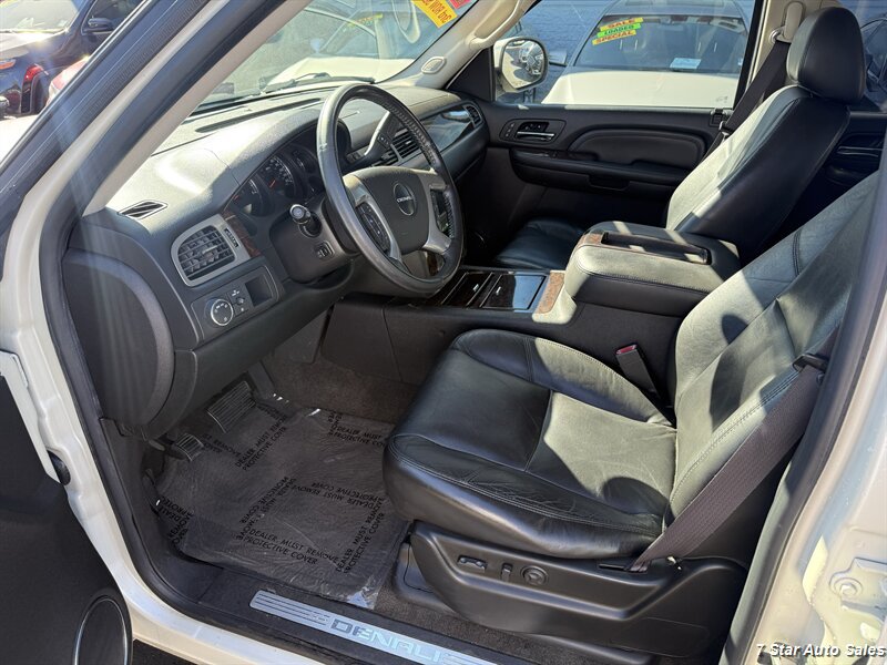 Used 2009 GMC Yukon Denali AWD/4WD image 8