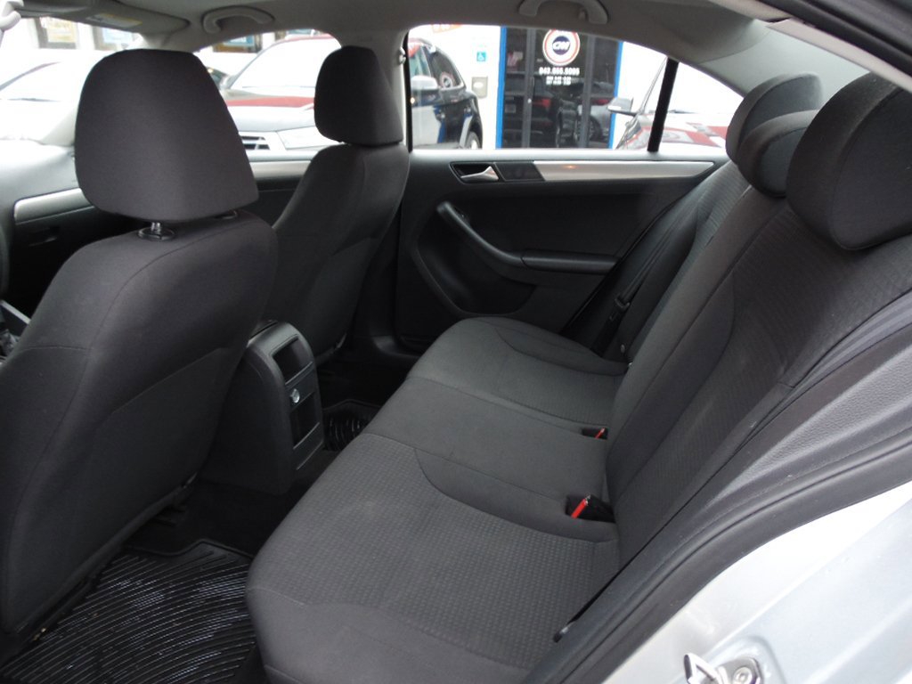 Used 2015 Volkswagen Jetta SE image 4
