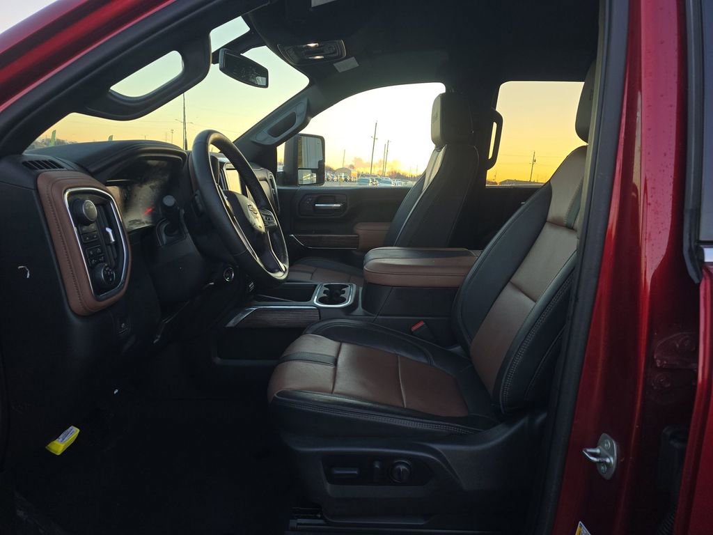 Used 2023 Chevrolet Silverado 2500 High Country image 3