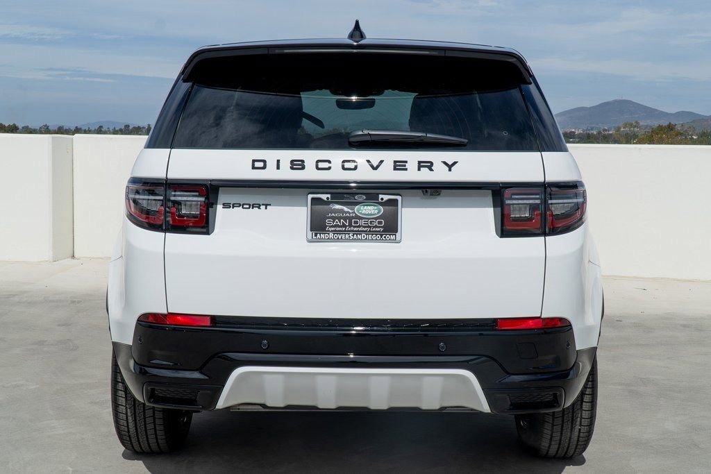 Used 2025 Land Rover Discovery Sport Dynamic SE image 4