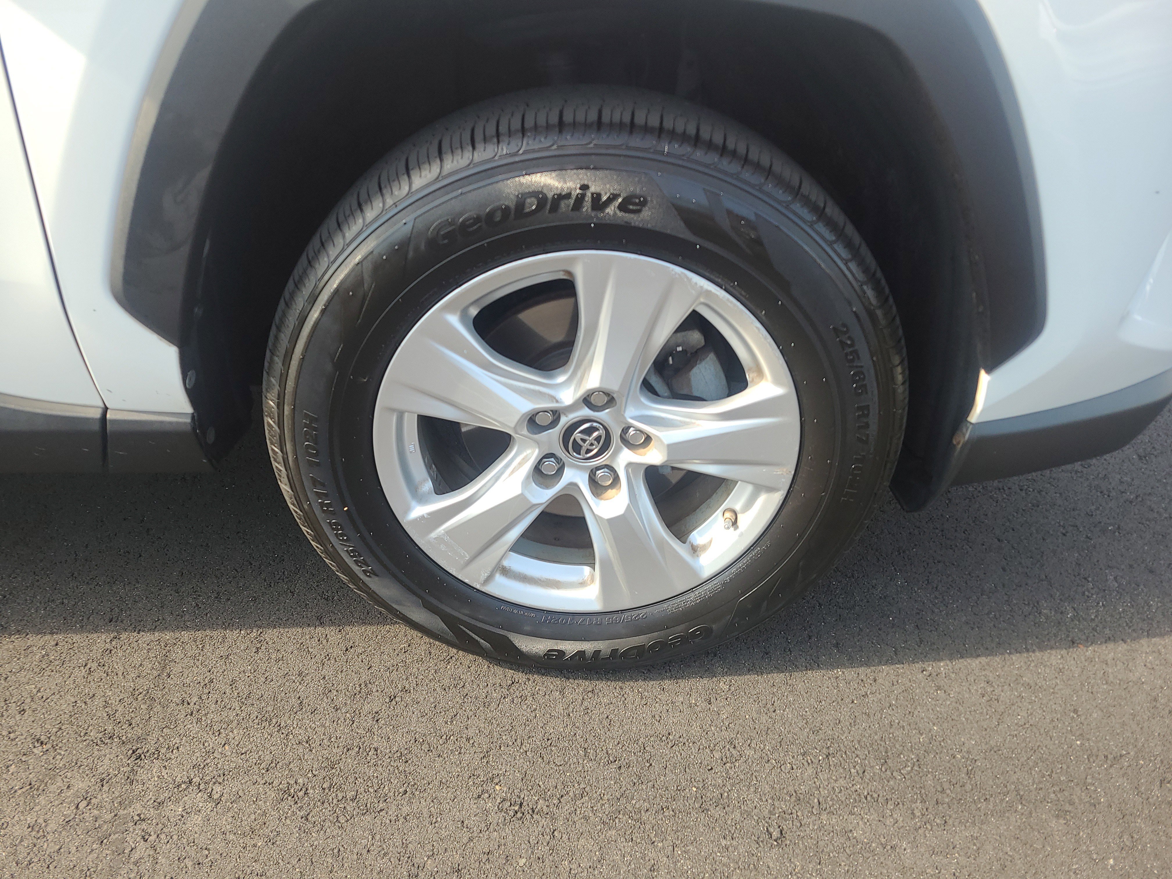 Certified 2019 Toyota RAV4 XLE w/ Convenience Package AWD/4WD image 12