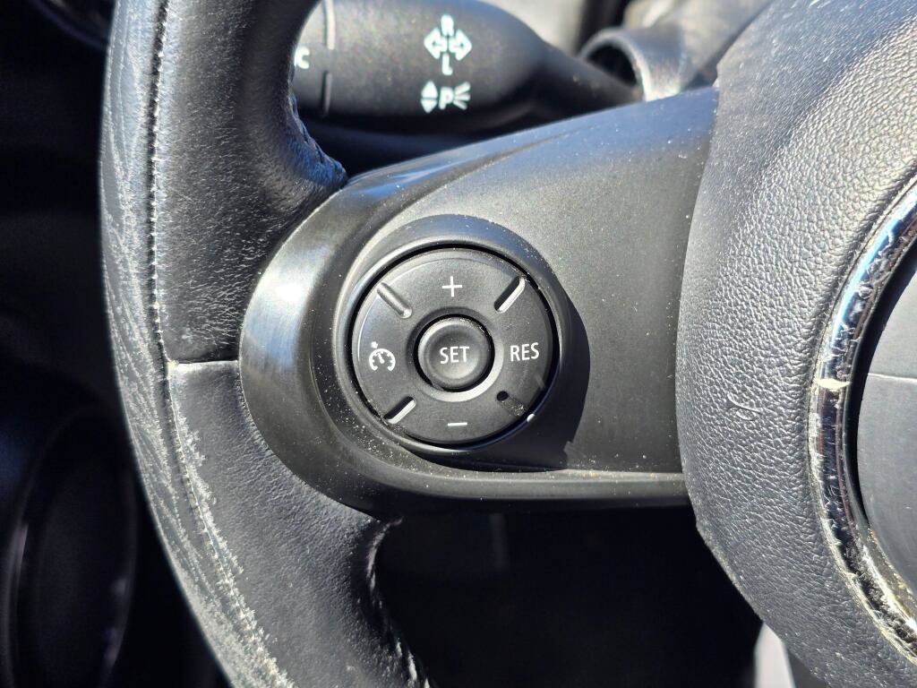 Used 2015 MINI Cooper 4-Door Hardtop FWD image 29