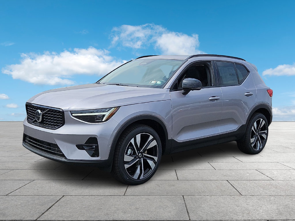 New 2026 Volvo XC40 B5 Plus w/ Climate Package AWD/4WD image 3