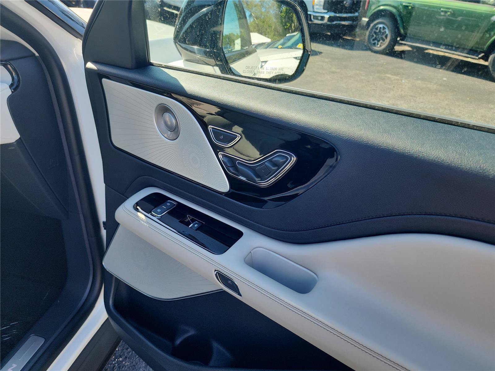 New 2026 Lincoln Aviator Reserve w/ Luxury Package RWD image 26