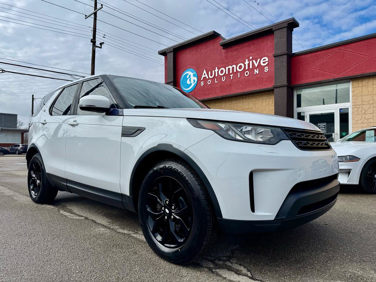 Used 2017 Land Rover Discovery SE