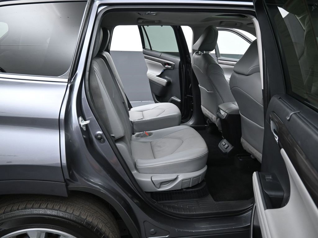 Used 2022 Toyota Highlander Limited image 35