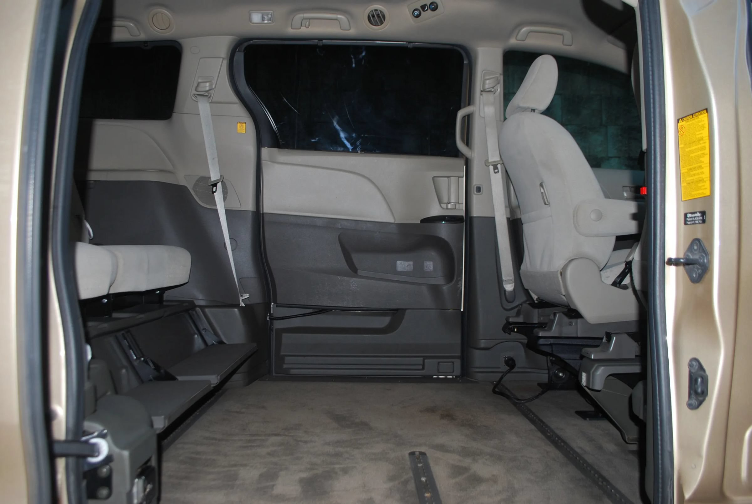 Used 2012 Toyota Sienna LE FWD image 17