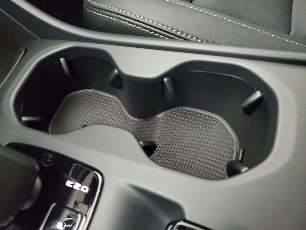 Certified 2026 Volvo XC40 B5 Core w/ Climate Package image 33