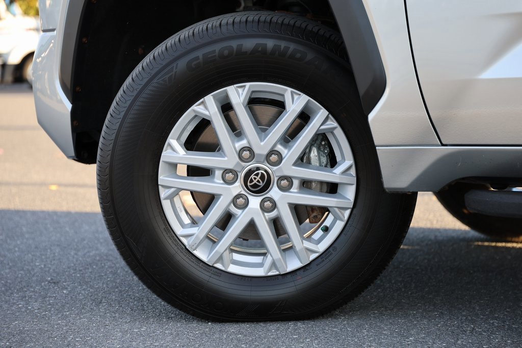 Used 2022 Toyota Tundra SR5 w/ SR5 Convenience Package image 6