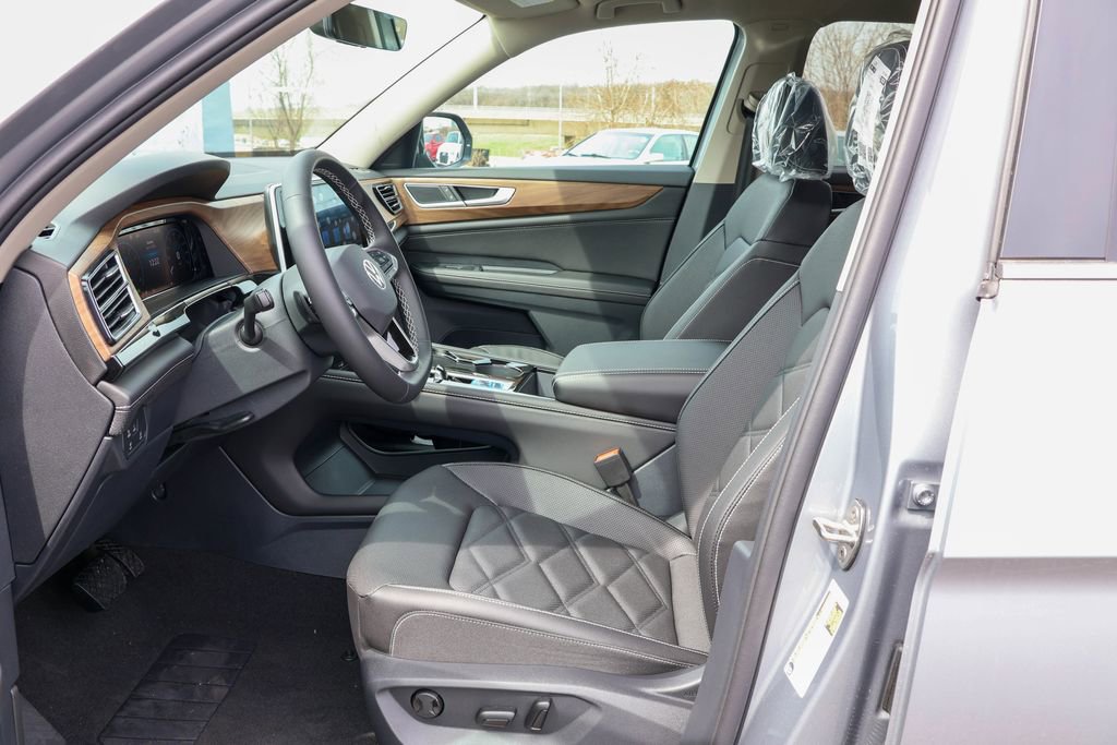 New 2025 Volkswagen Atlas SE image 5