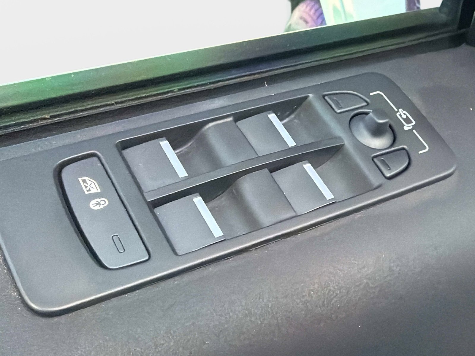 Used 2025 Land Rover Discovery Sport S image 36