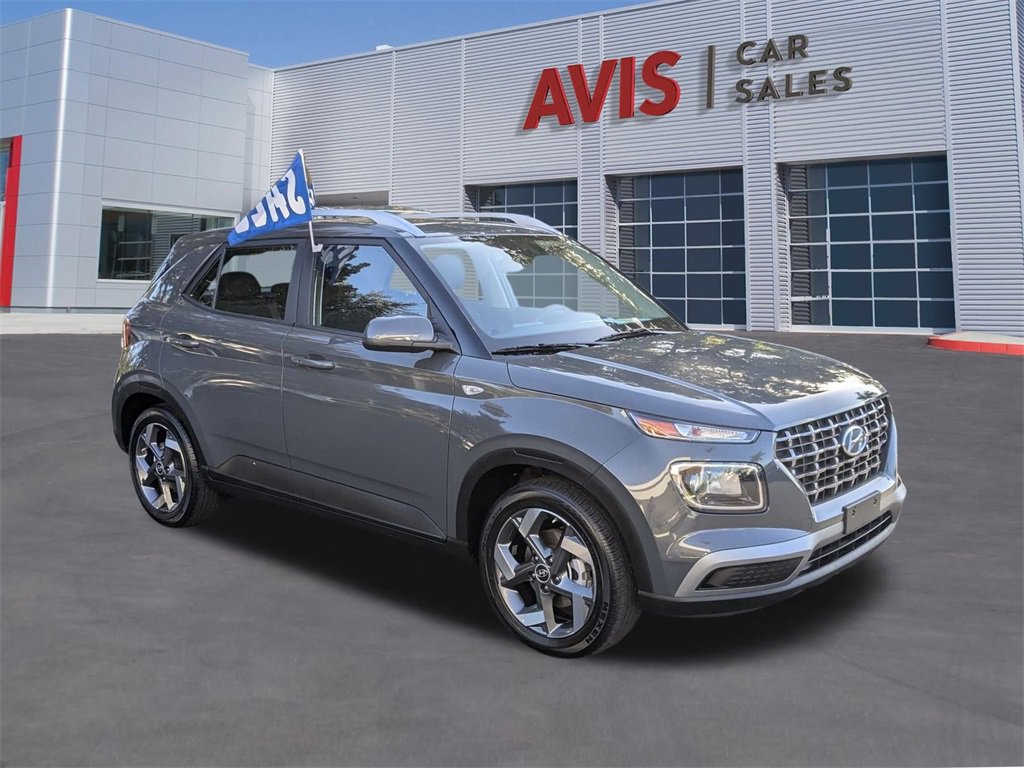 Used 2025 Hyundai Venue SEL image 3