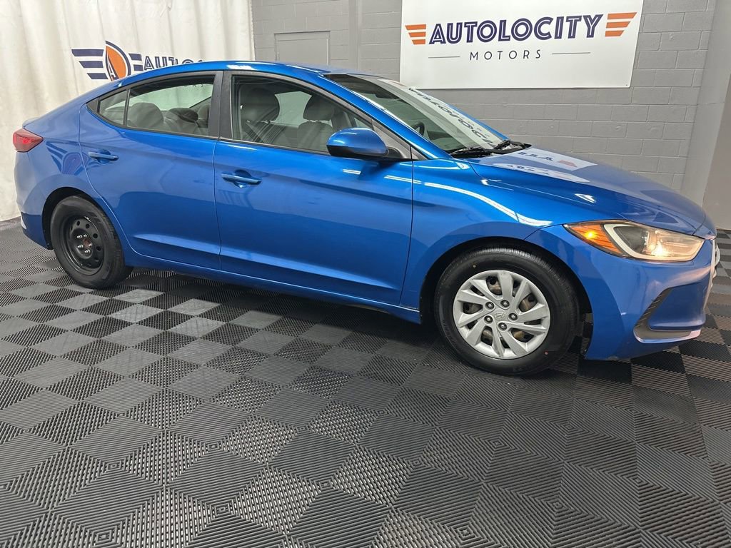 Used 2017 Hyundai Elantra SE image 2
