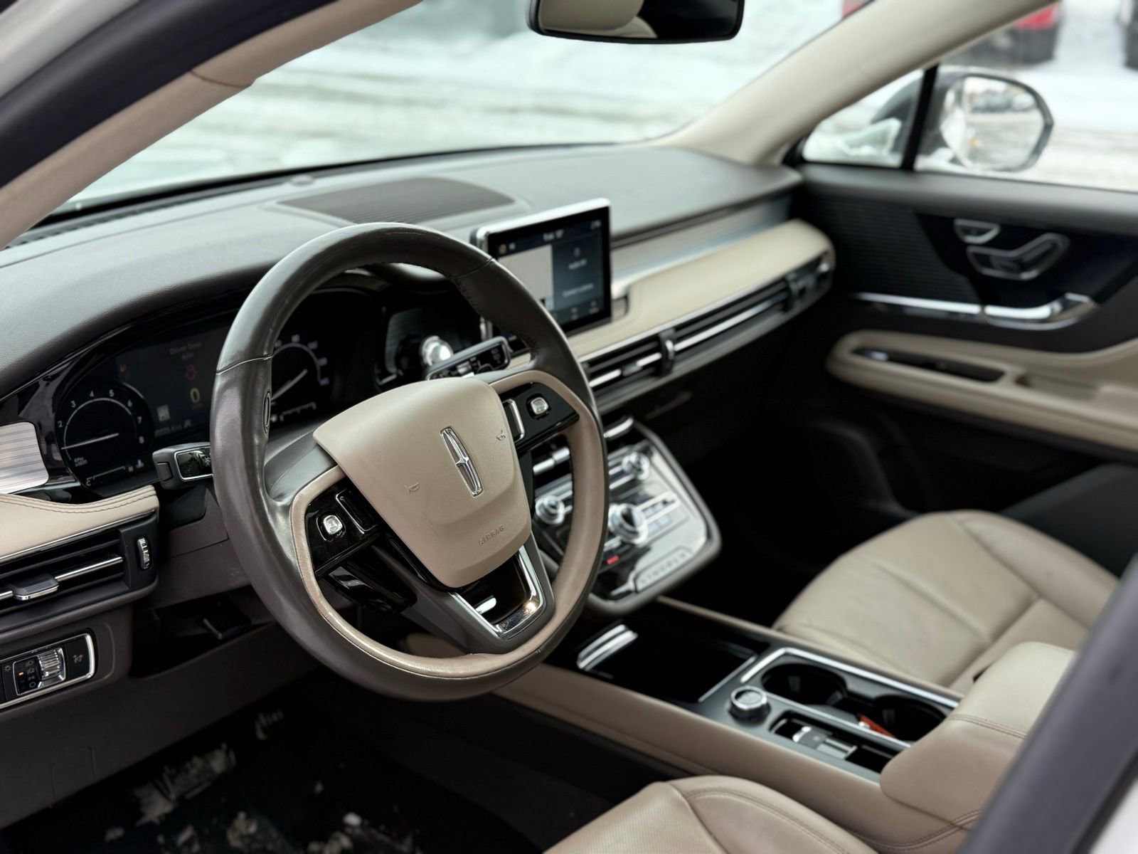 Used 2022 Lincoln Corsair AWD w/ Premium Package image 8