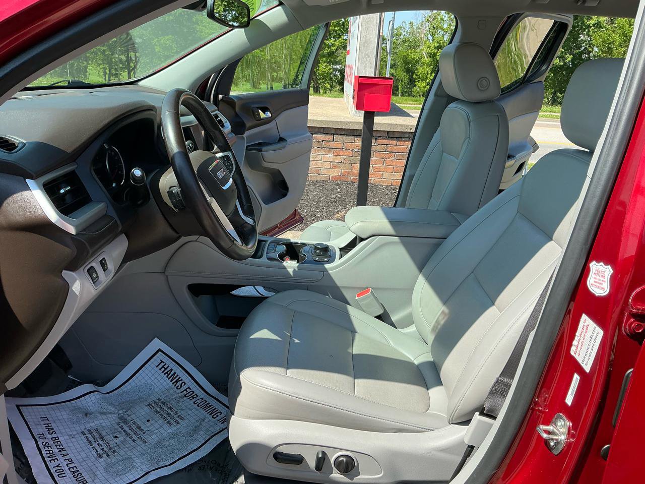 Used 2023 GMC Acadia SLT FWD image 15