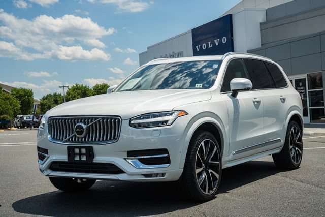 Certified 2023 Volvo XC90 B6 Plus AWD/4WD image 3