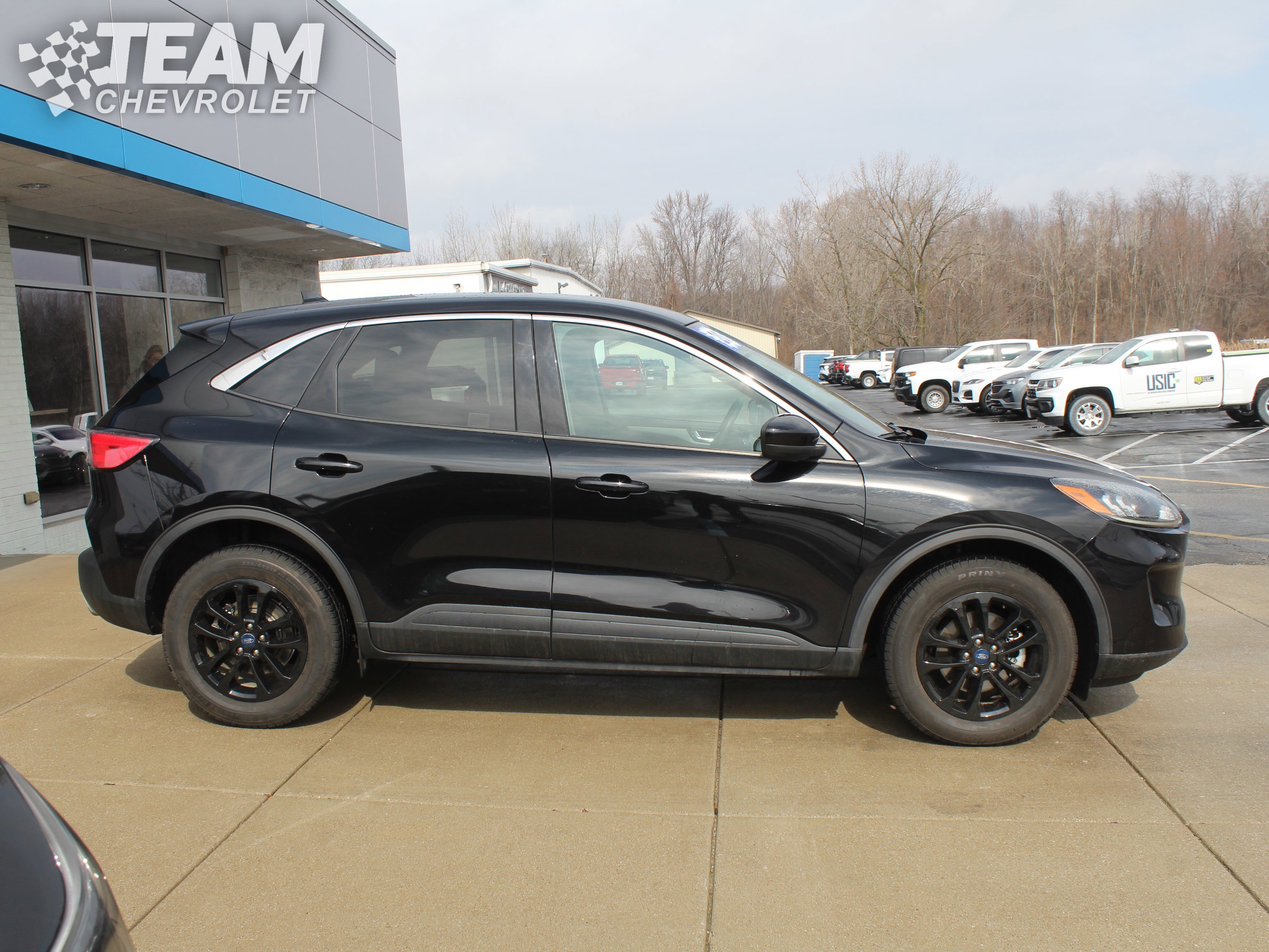 Used 2020 Ford Escape SE image 3