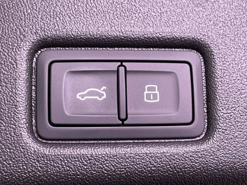 New 2025 Audi SQ5 Prestige image 21