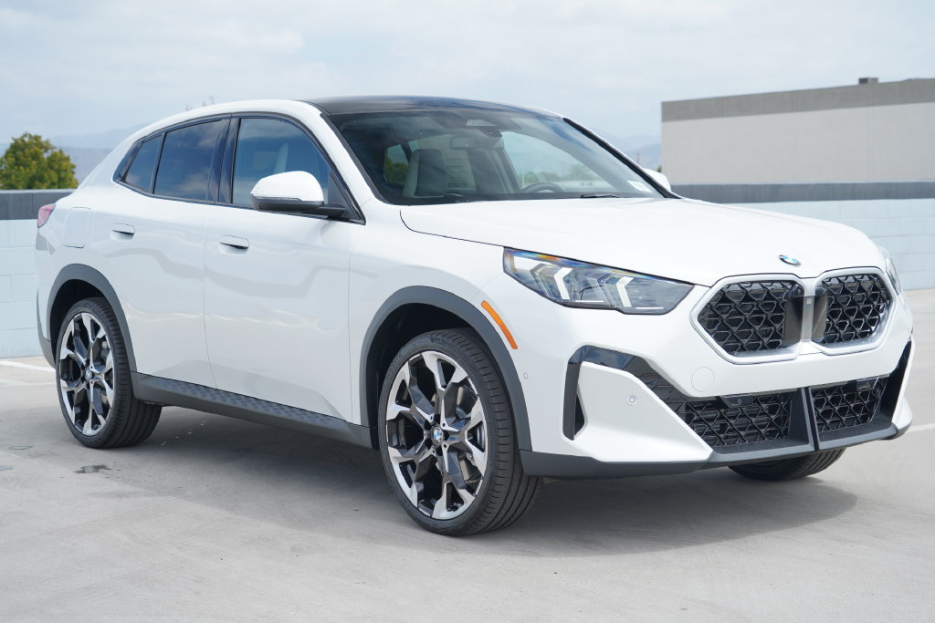 New 2027 BMW X2 xDrive28i AWD/4WD image 3