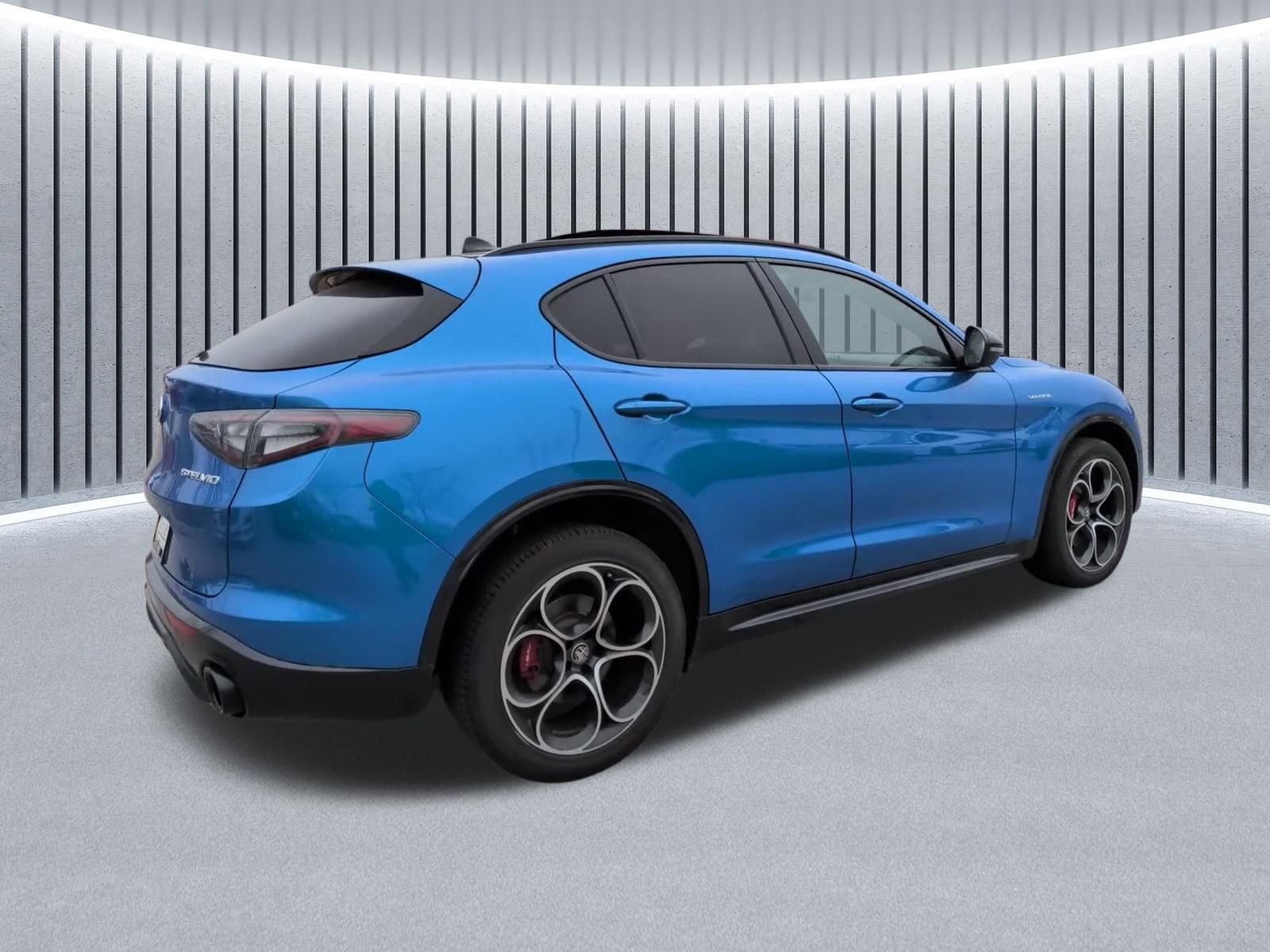 Used 2024 Alfa Romeo Stelvio Veloce image 7