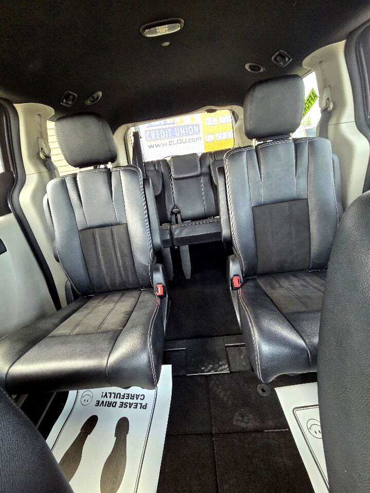 Used 2019 Dodge Grand Caravan SXT image 21