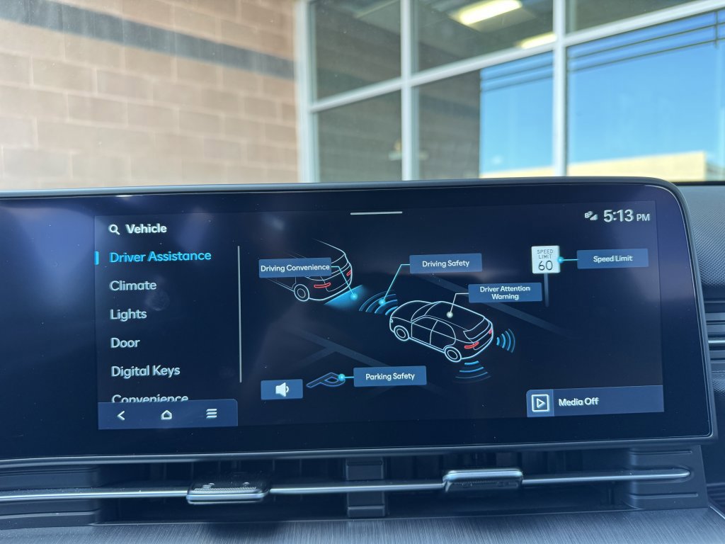 Used 2024 Hyundai Kona Limited image 23