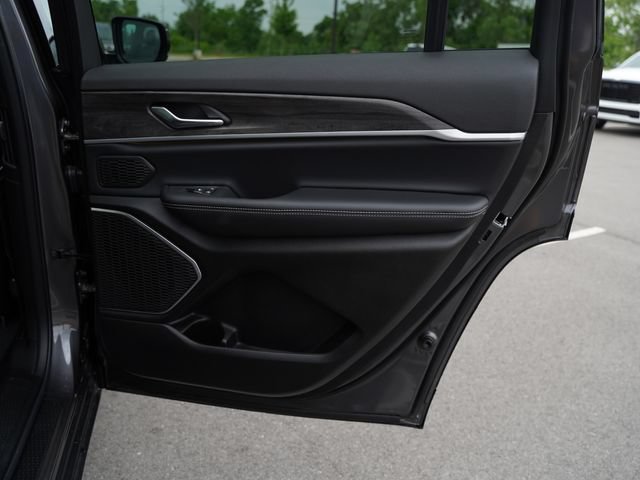 New 2026 Jeep Grand Cherokee L Limited w/ Limited Altitude Package AWD/4WD image 22