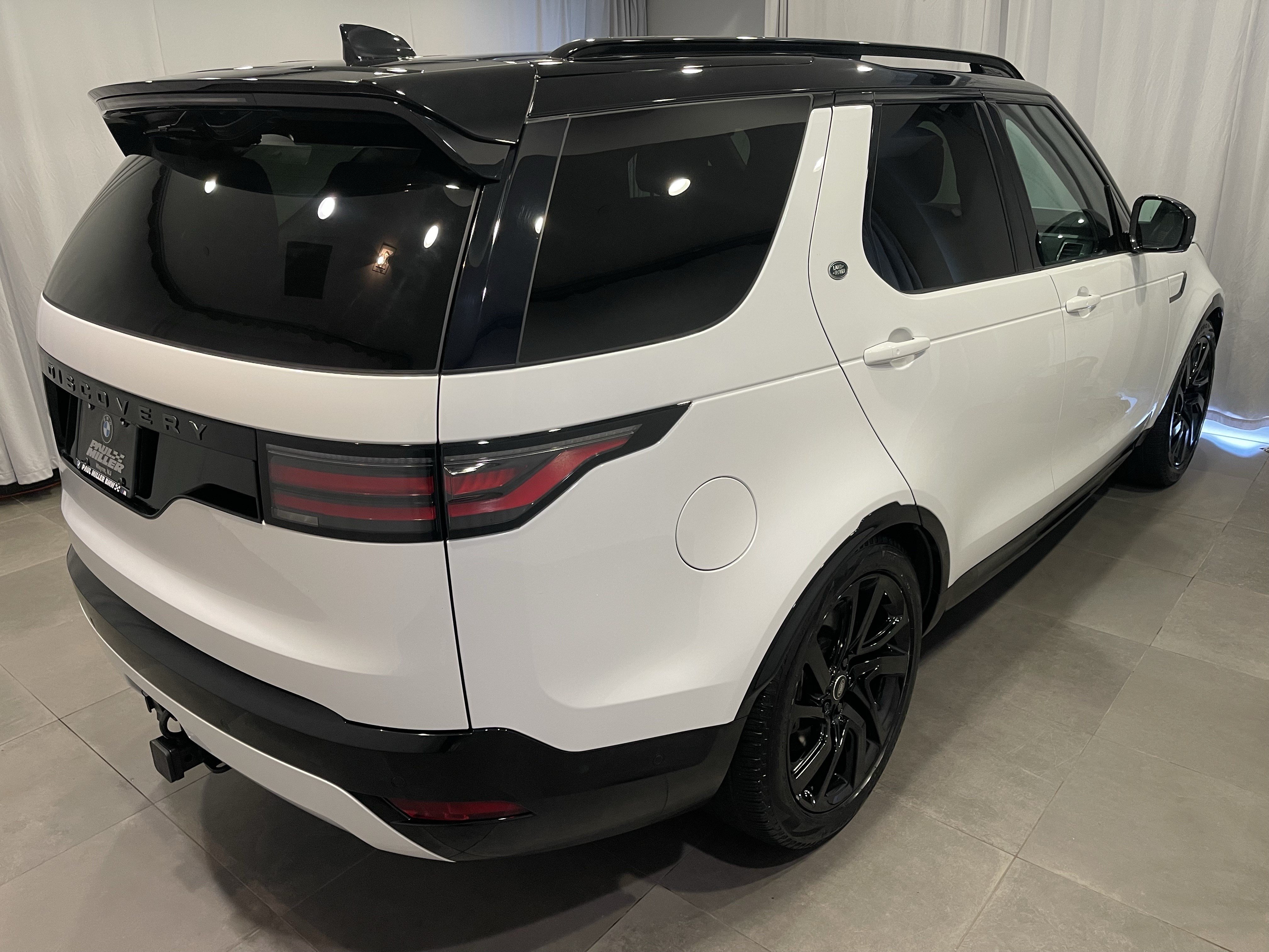 Used 2025 Land Rover Discovery Dynamic SE AWD/4WD image 6