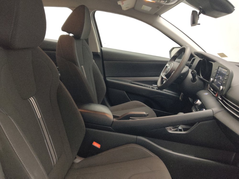 Used 2023 Hyundai Elantra SEL image 21