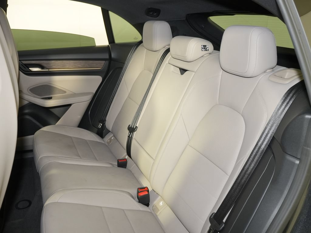 Certified 2025 Porsche Macan 4 Electric AWD/4WD image 39