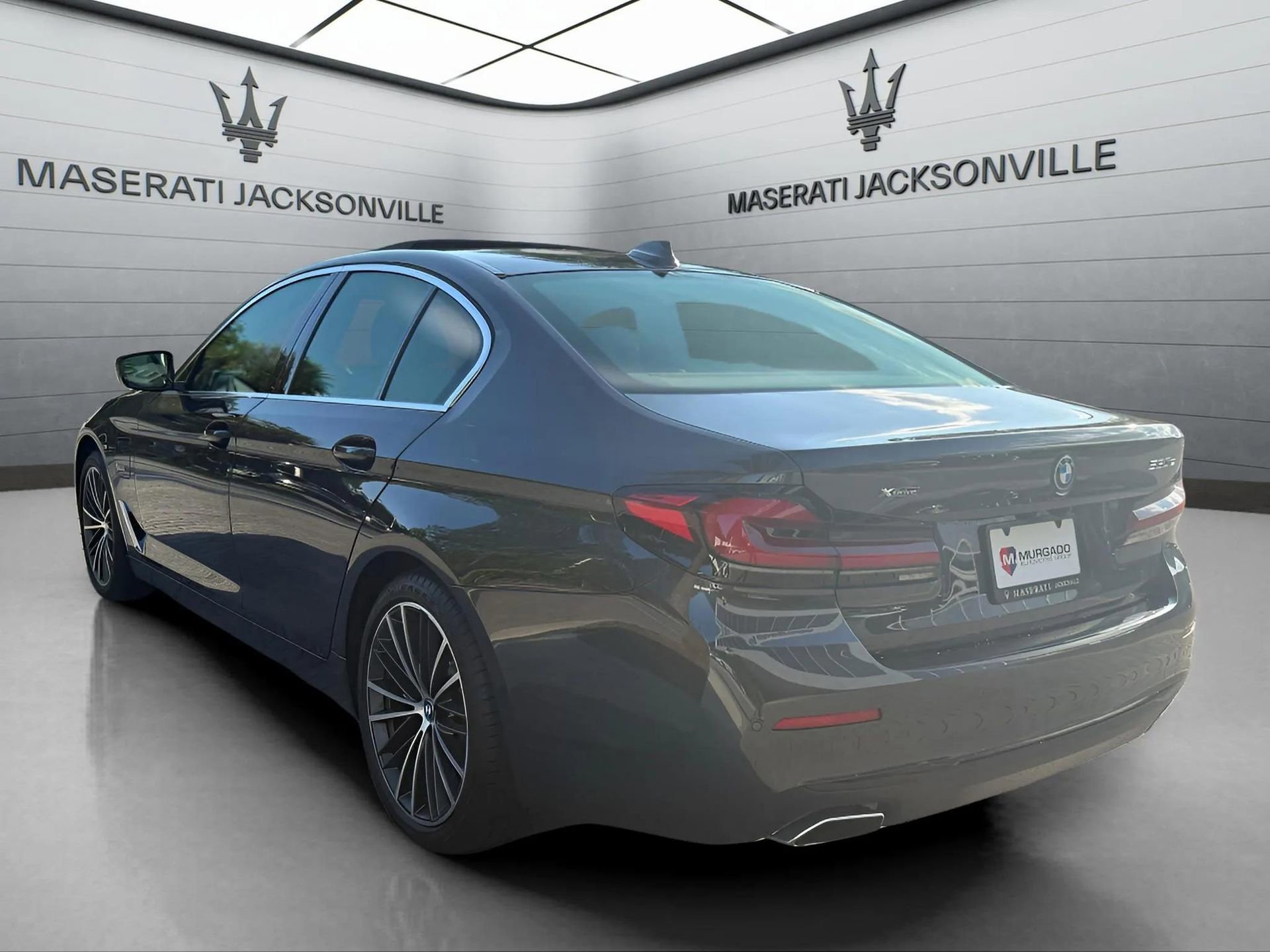 Used 2023 BMW 530e xDrive w/ Premium Package AWD/4WD image 3