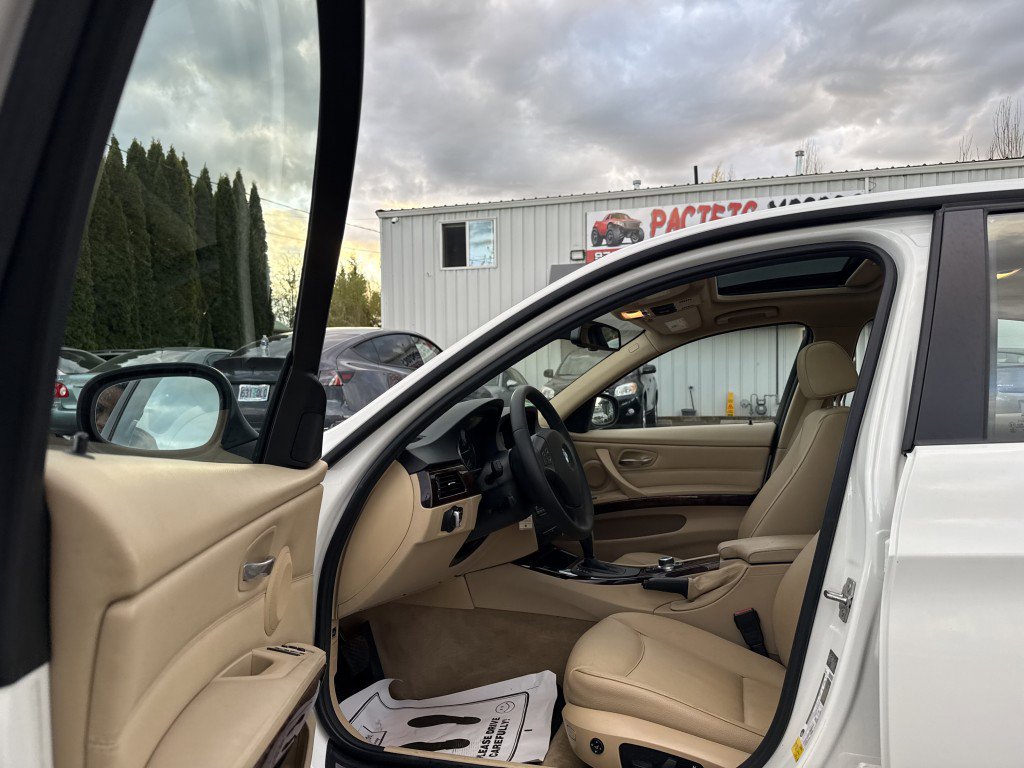 Used 2011 BMW 328i xDrive Sedan AWD/4WD image 12