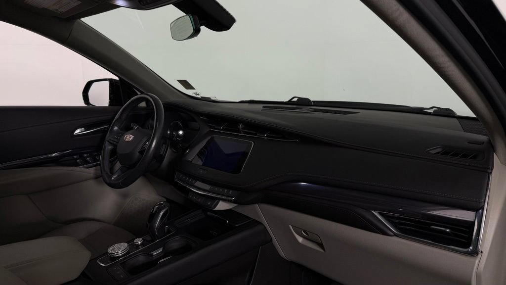 Used 2019 Cadillac XT4 Luxury w/ Cold Weather Package FWD image 30