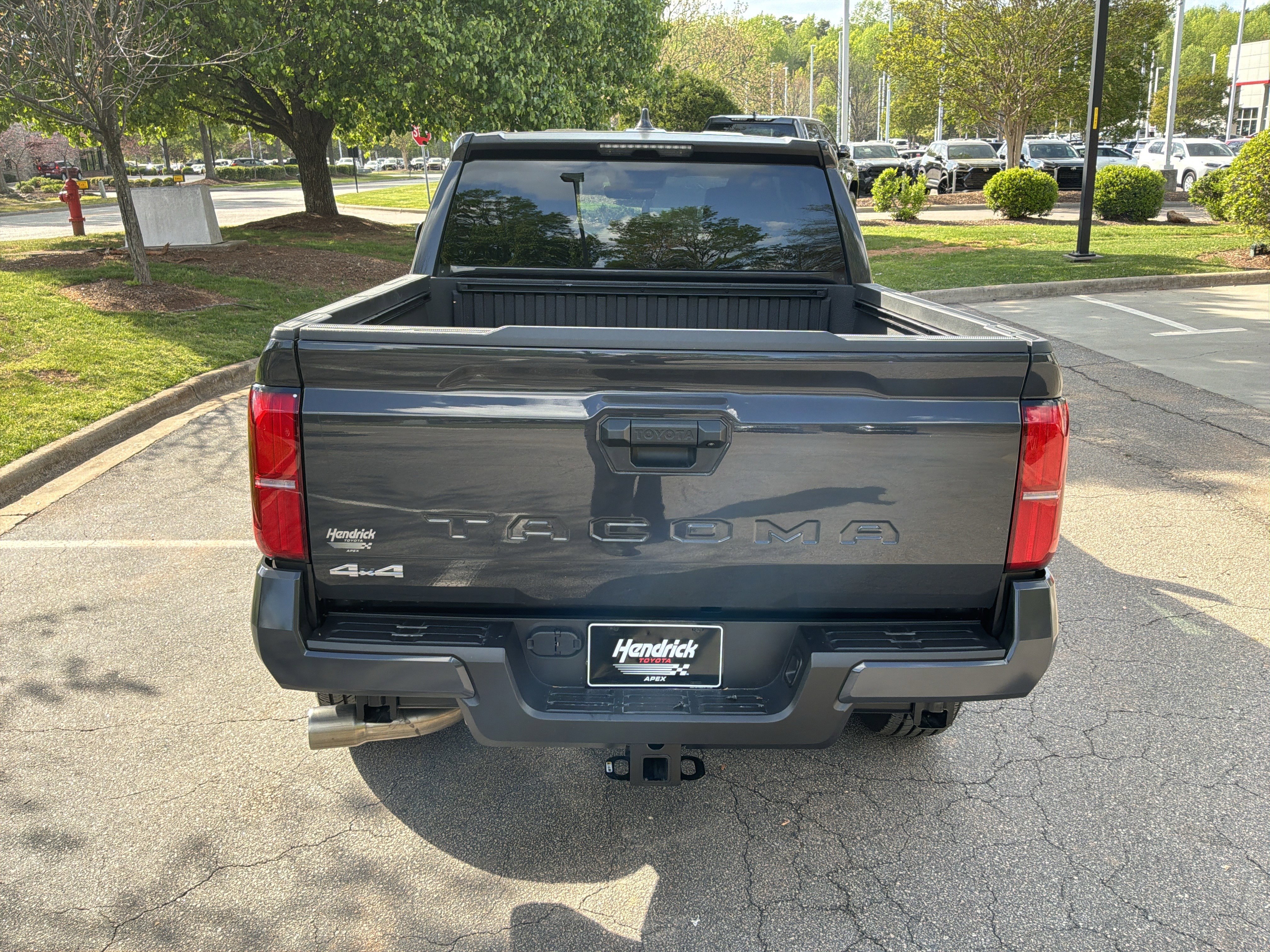Used 2025 Toyota Tacoma SR5 AWD/4WD image 9