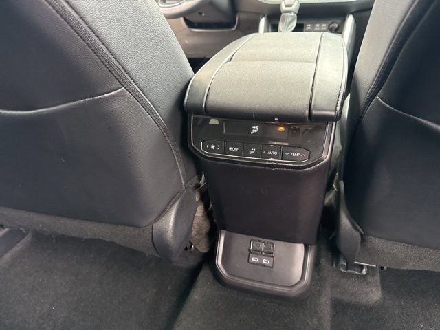 Used 2025 Toyota Highlander XLE AWD/4WD image 36