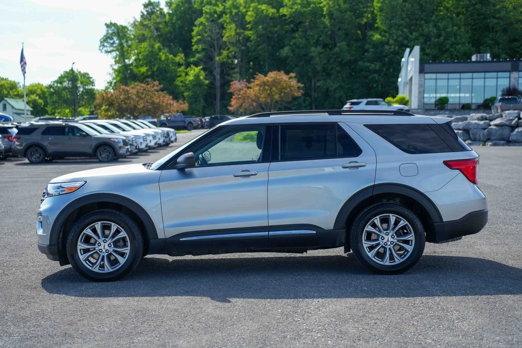 Used 2023 Ford Explorer XLT w/ Equipment Group 202A AWD/4WD image 8