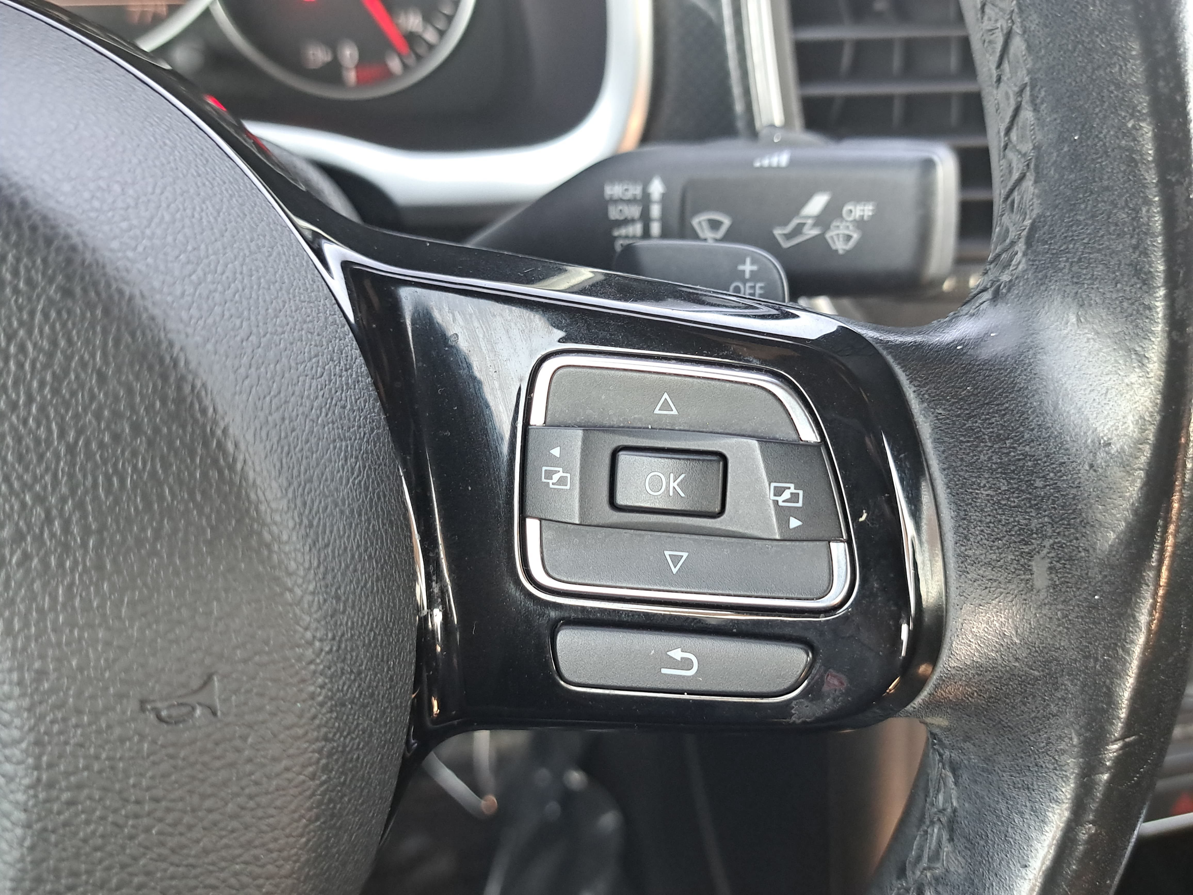 Used 2012 Volkswagen Beetle 2.0T FWD image 17