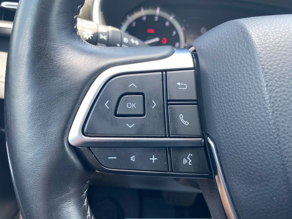 Used 2021 Toyota Highlander XLE AWD/4WD image 40