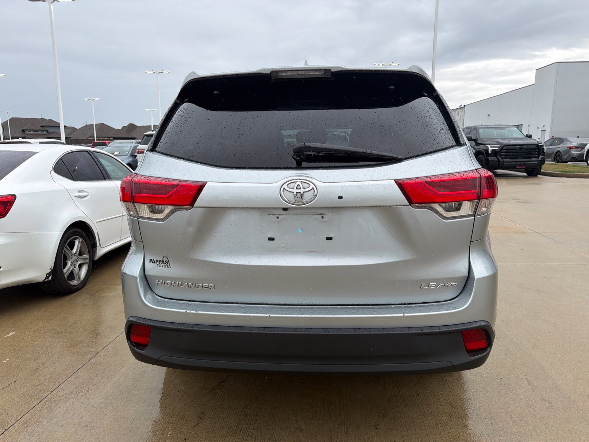 Used 2018 Toyota Highlander Plus AWD/4WD image 4