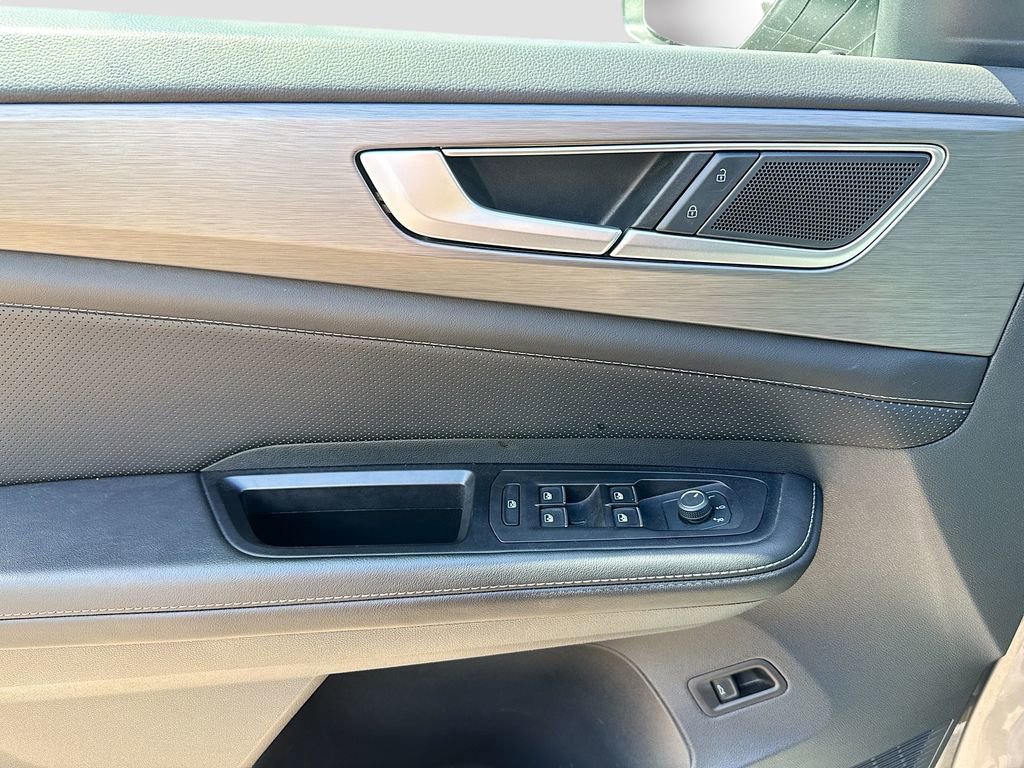 Used 2024 Volkswagen Atlas Cross Sport SE FWD image 9