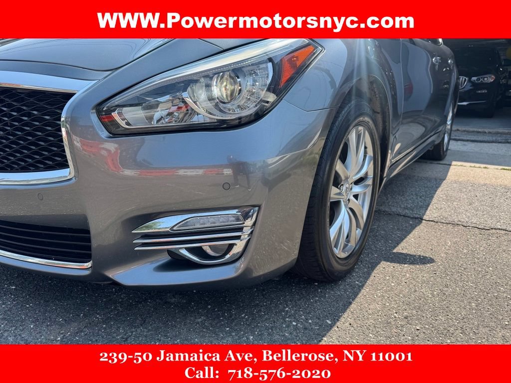 Used 2017 INFINITI Q70 3.7 AWD/4WD image 10