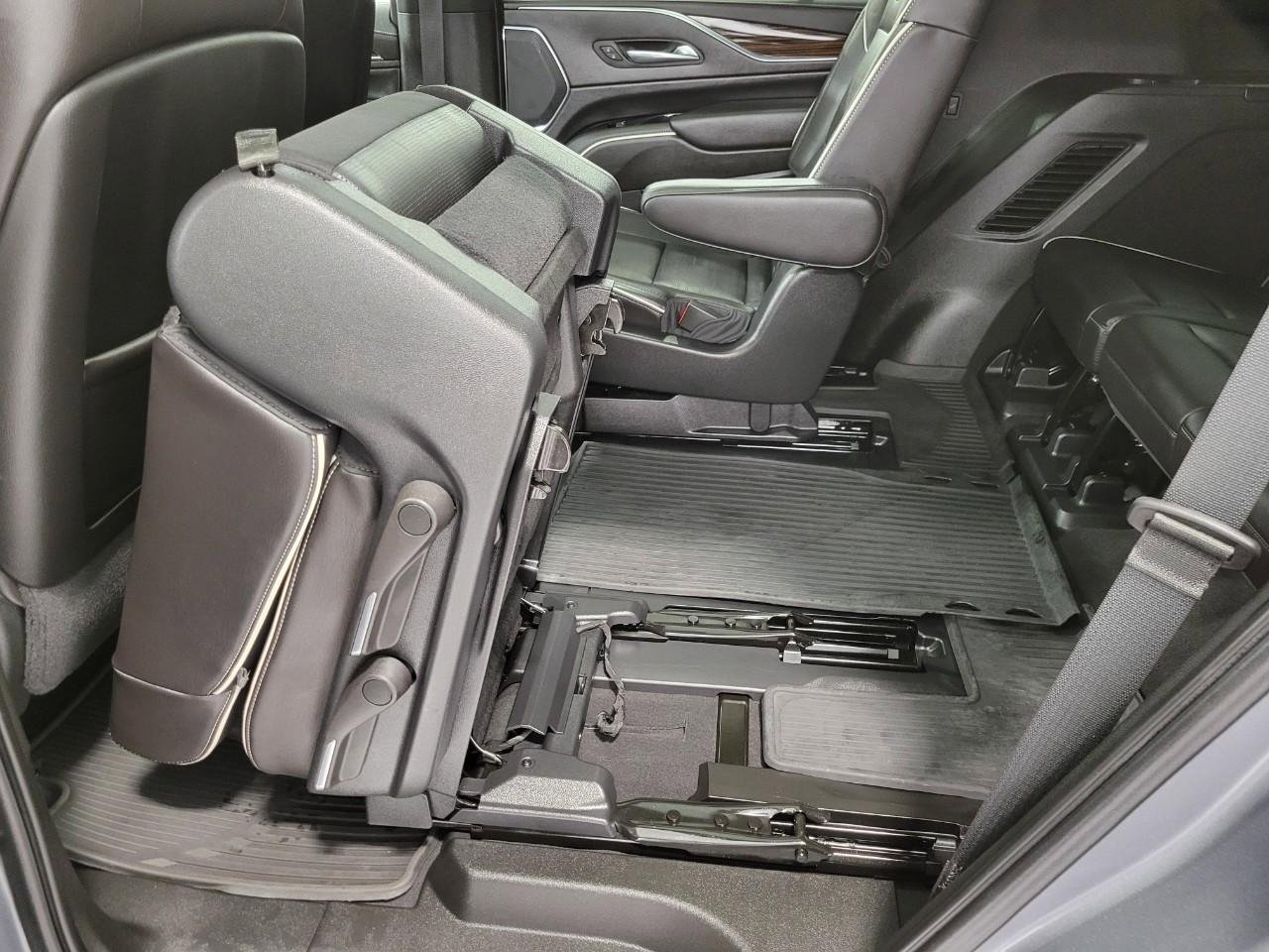 Used 2021 Cadillac Escalade Premium Luxury image 25