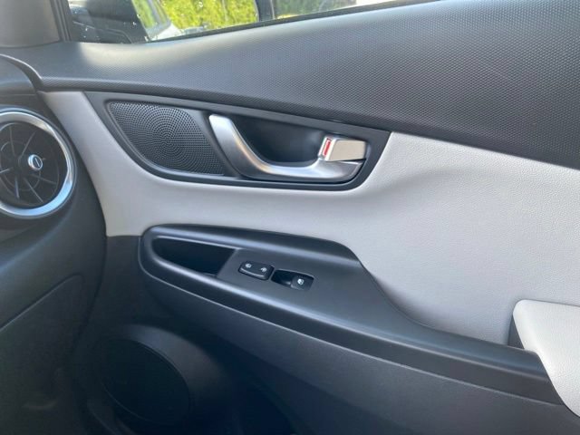 Used 2023 Hyundai Kona Limited FWD image 25