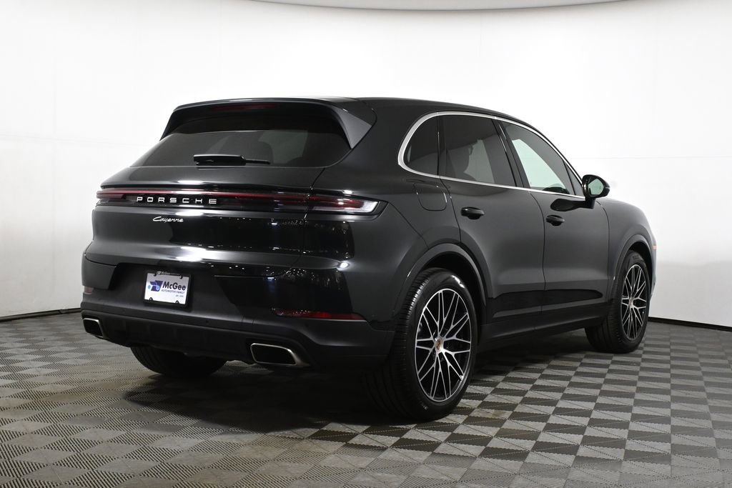 Used 2025 Porsche Cayenne AWD/4WD image 7