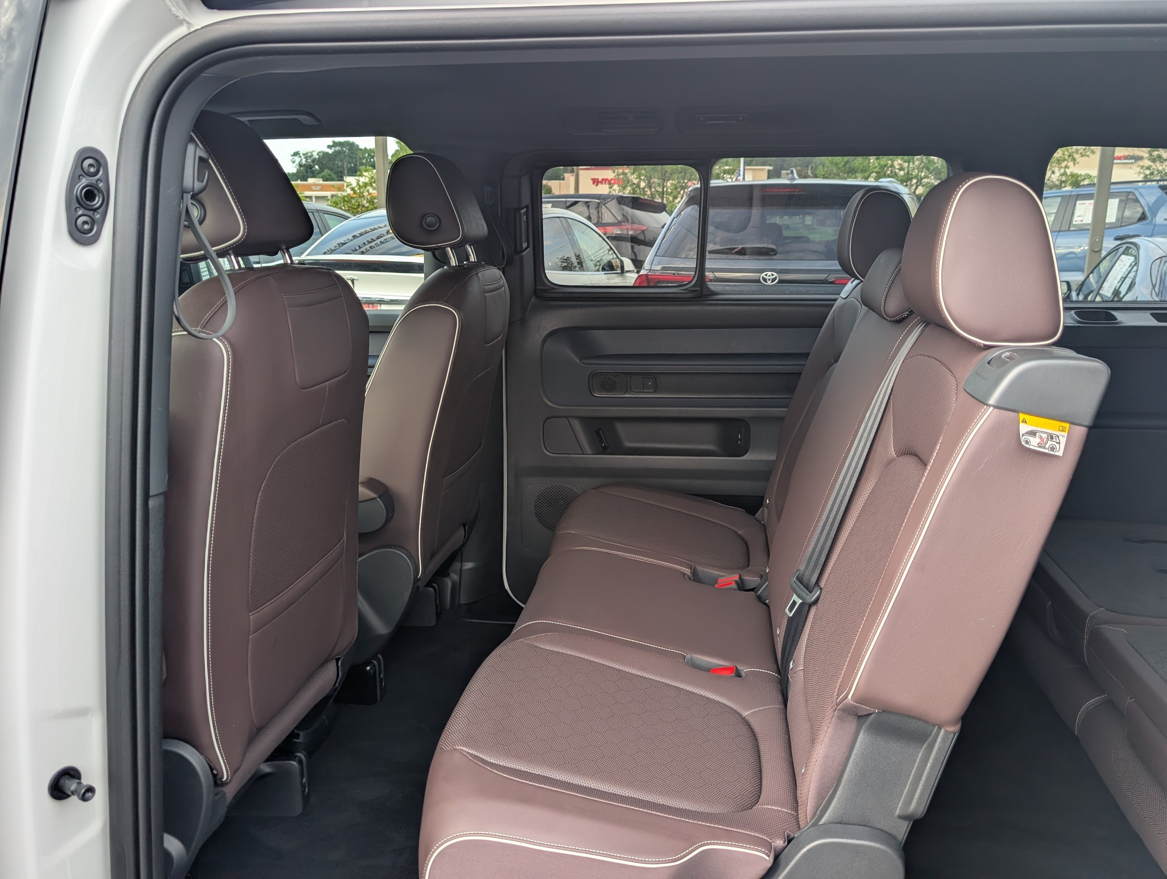 Used 2025 Volkswagen ID. Buzz Pro S Plus RWD image 15