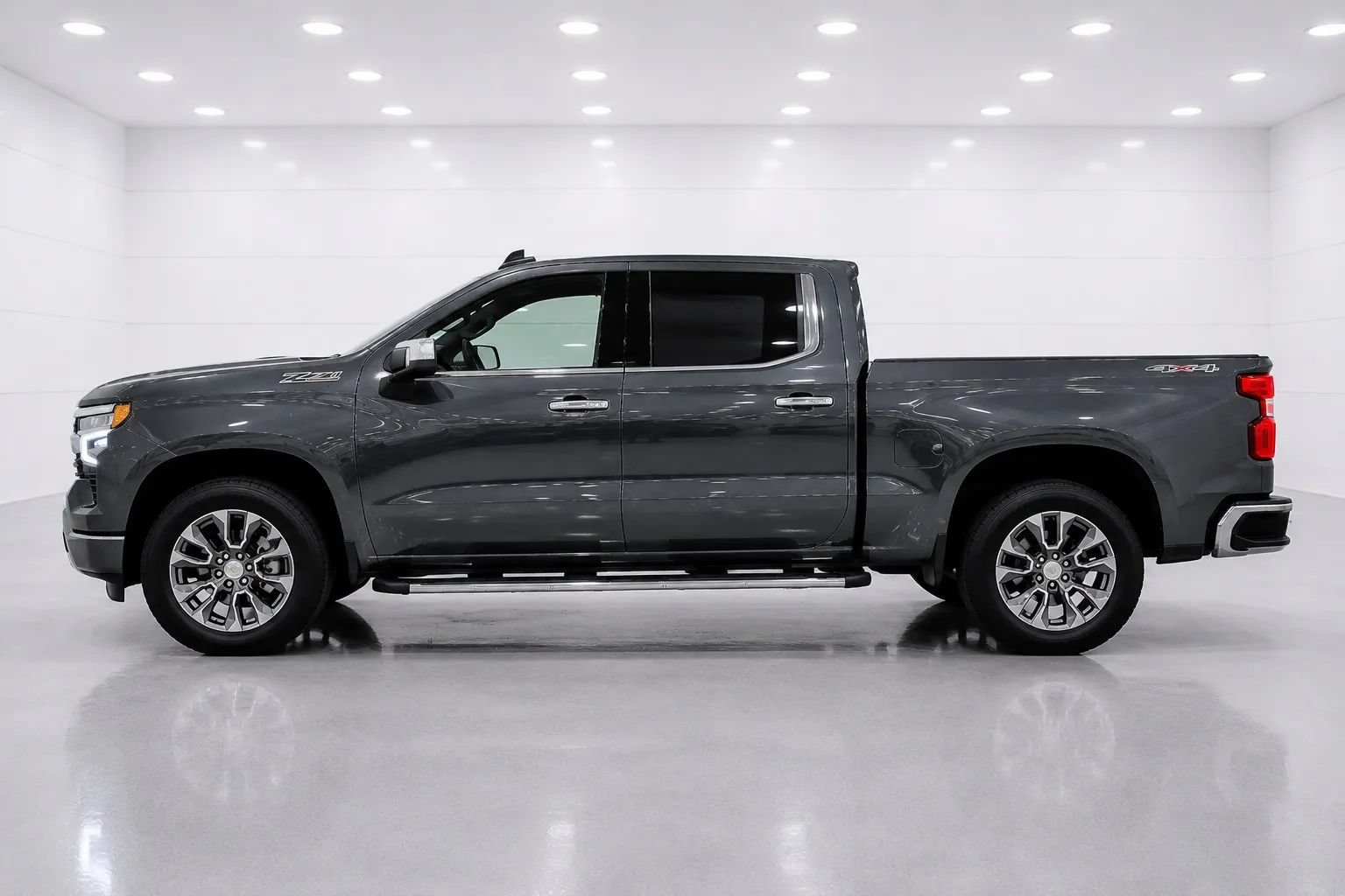 Used 2019 Chevrolet Silverado 1500 RST w/ All-Star Edition AWD/4WD image 2