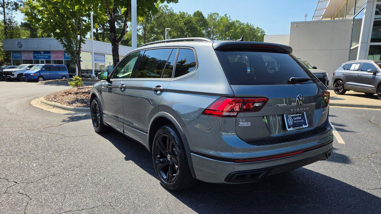 Certified 2024 Volkswagen Tiguan SE R-Line FWD image 3