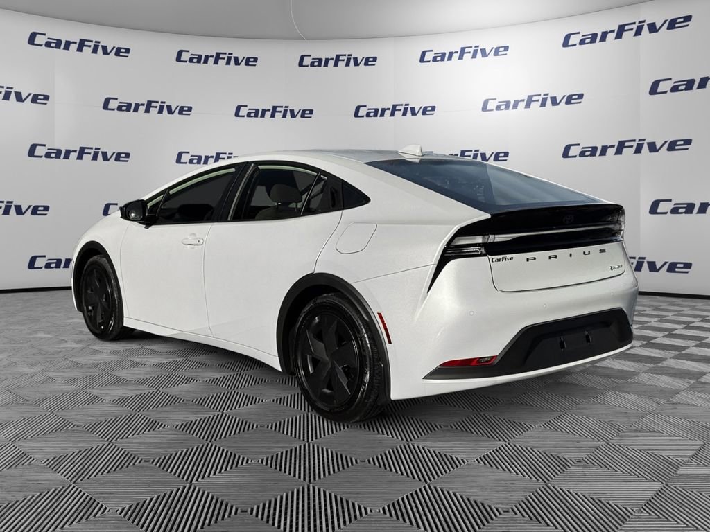 Used 2025 Toyota Prius Plug-In Hybrid image 3