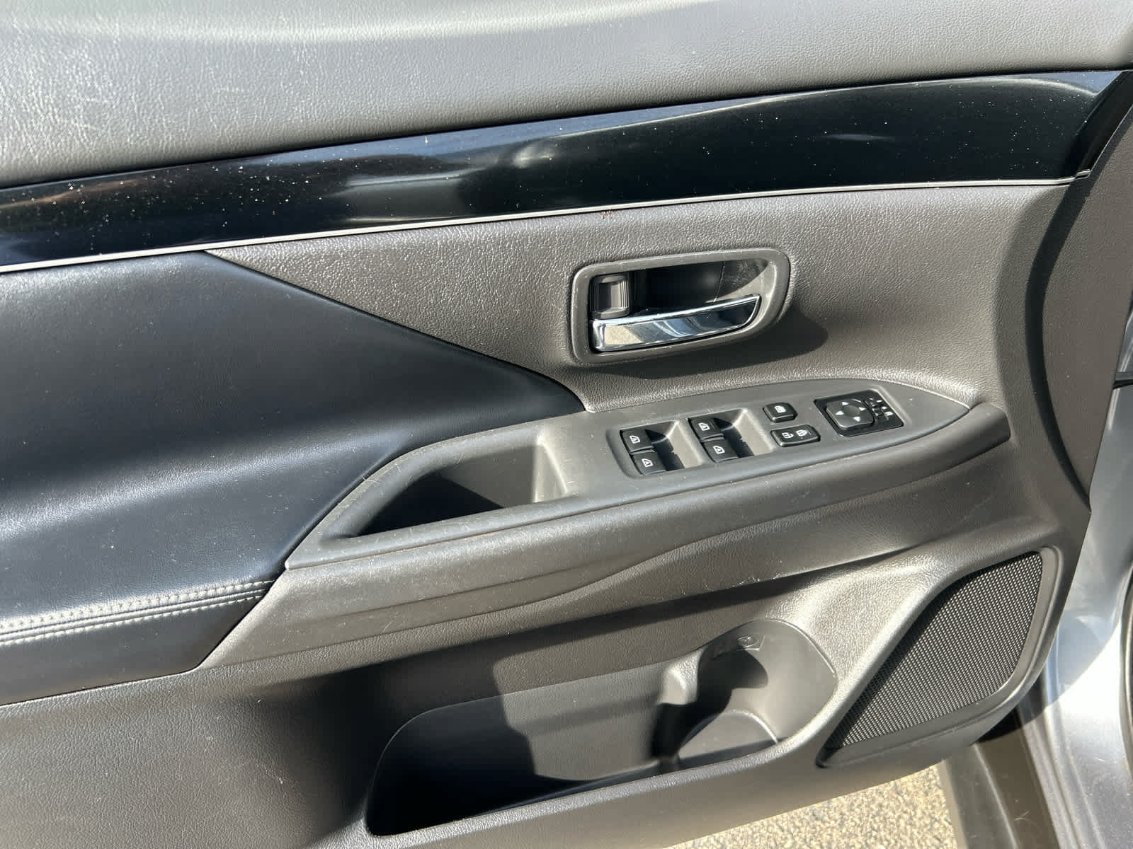 Used 2020 Mitsubishi Outlander SE FWD image 10